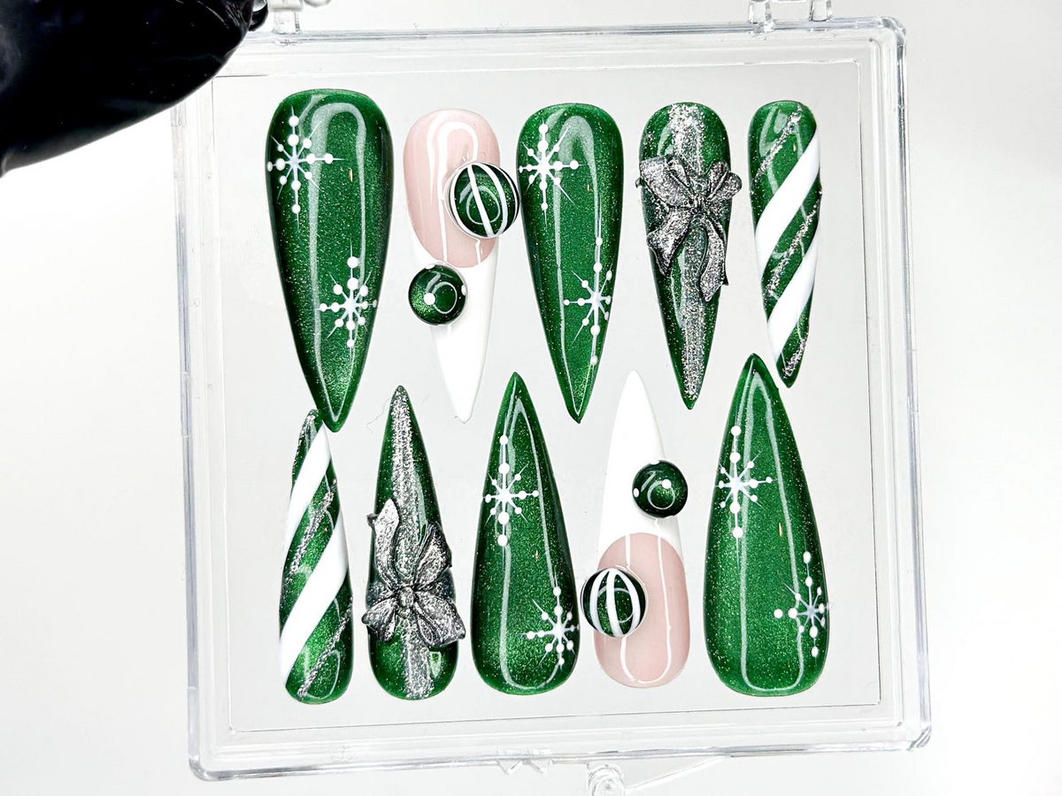 Green Winter Press On Nails | Emerald Snowflake Christmas Press Ons | Festive Holiday Nail | Candy Nails | Elegant Christmas Set | OC1214HC