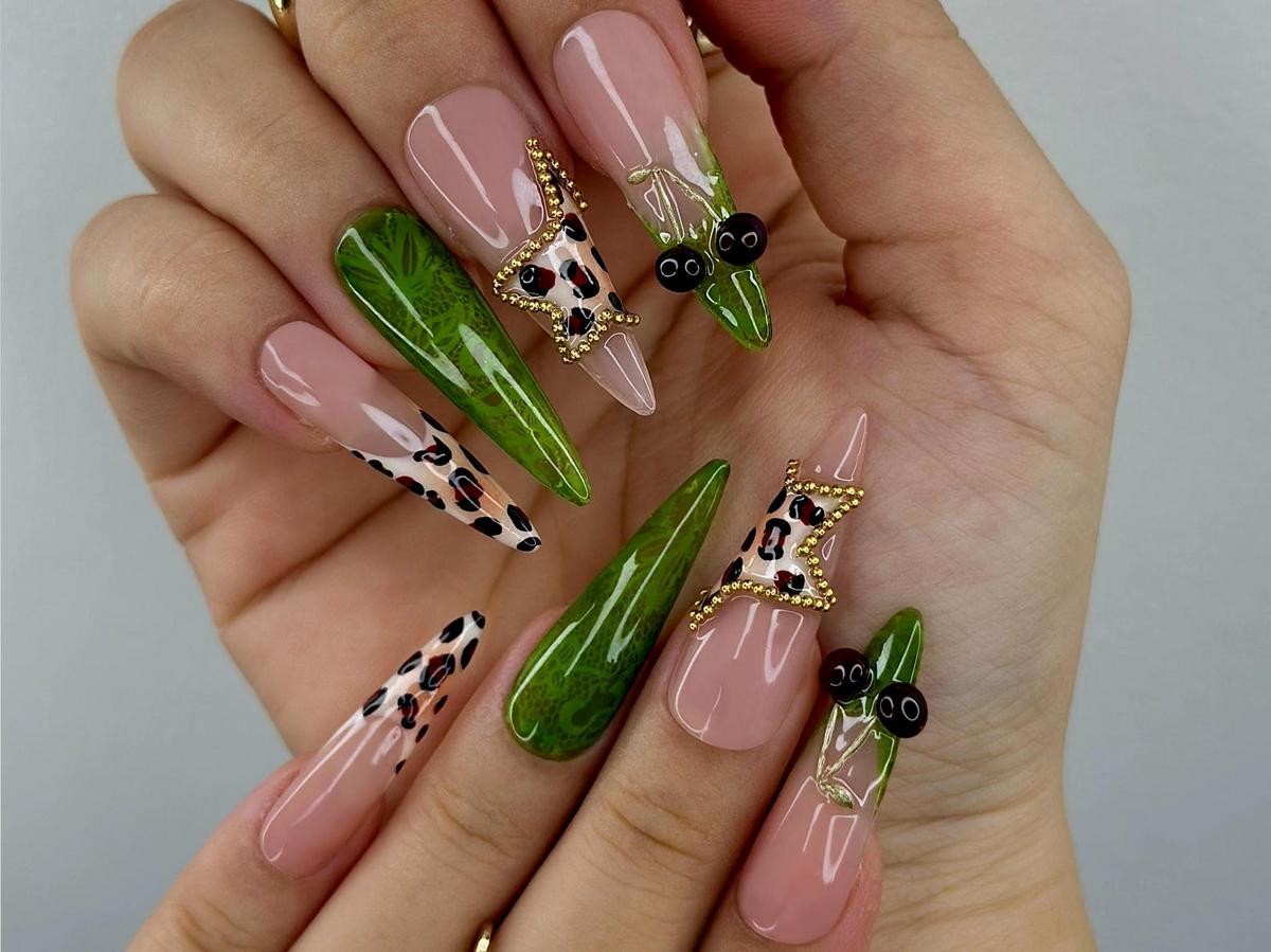 Jungle Safari Glam Press On Nails | Leopard Print & Green Tropical Accents | 3D Gold Chain Detailing | Exotic Safari-Inspired Nail | OC142EC