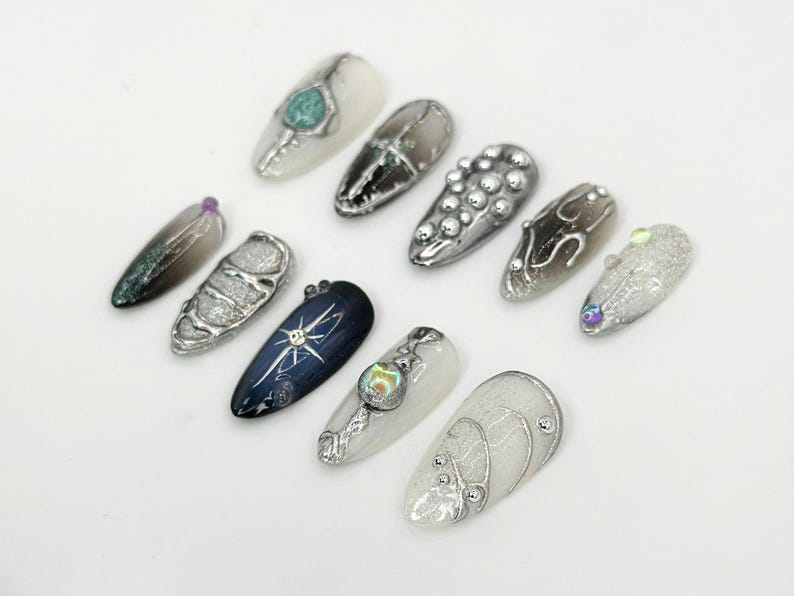 Shiny Metallic Silver Press On Nails | Luxury Black & Silver Nail Art | Celestial Chrome Nail Art | High Fashion Press-On Nails | OC685HC