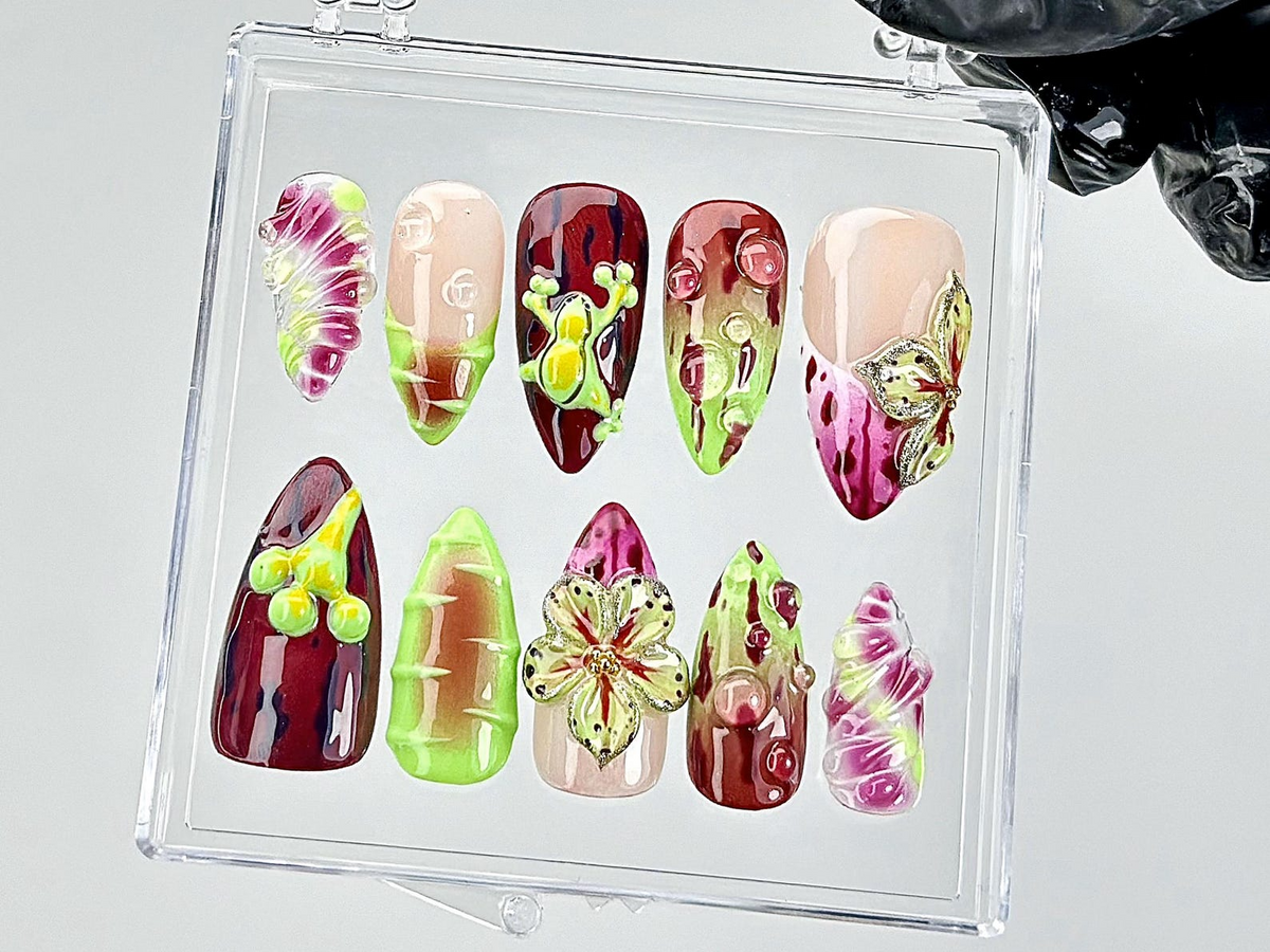 Mutant Floral Alien Press On Nails | Dark Garden Fantasy Fake Nails | Mushroom Beetle Garden Nail Art | 3D Fruit Pod Press Ons | OB893YC