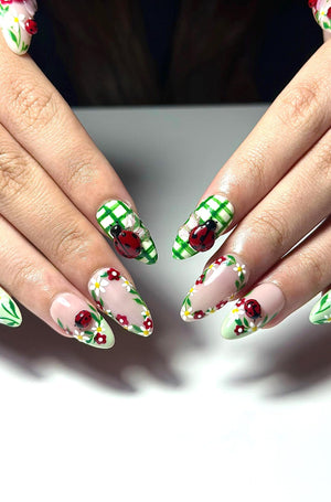Cottagecore Daisy Ladybug Nails | Spring Gingham Press On Nails | Cute Picnic Nail Art | Green and White Nails | Floral Fake Nails| OC1317IC