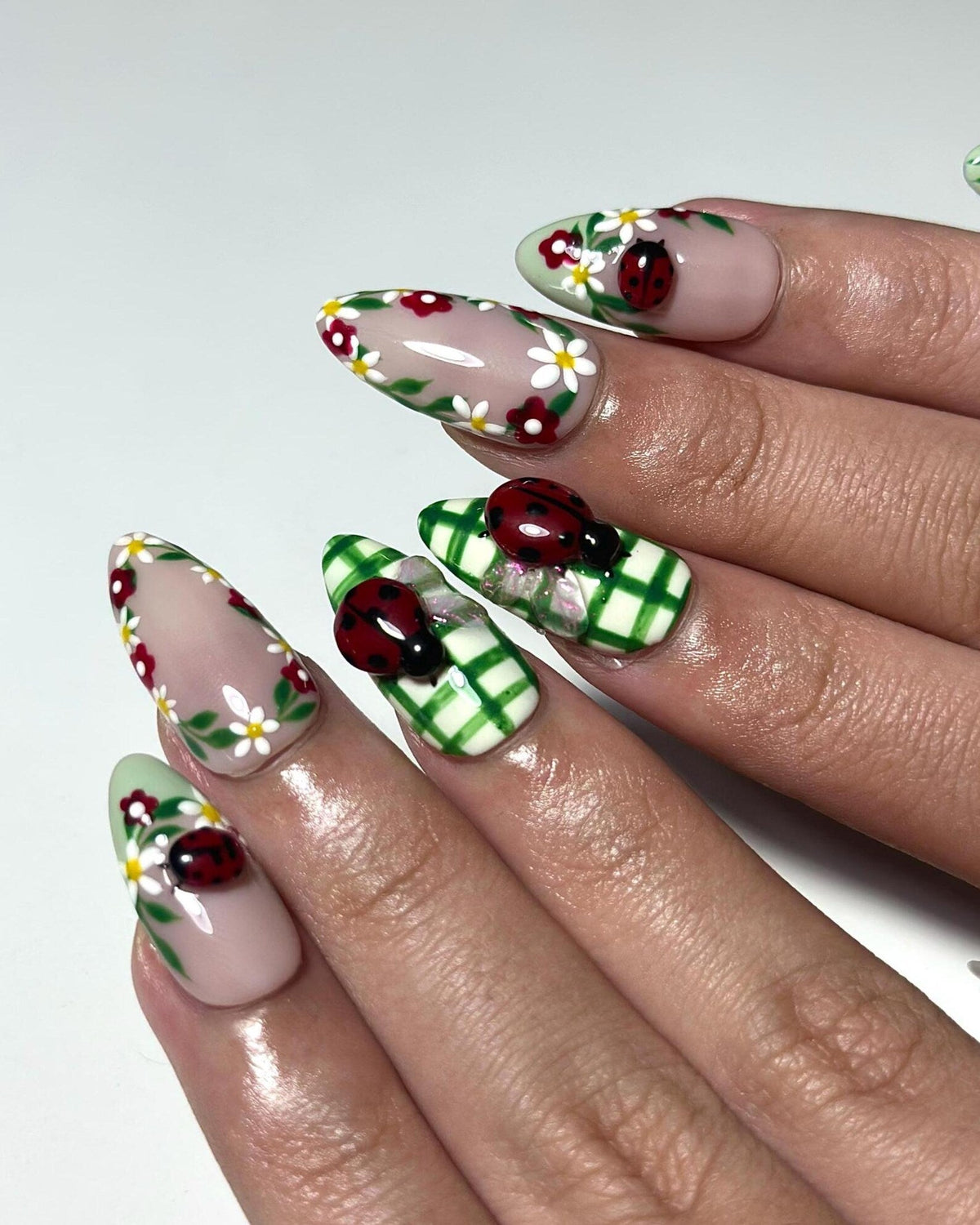 Cottagecore Daisy Ladybug Nails | Spring Gingham Press On Nails | Cute Picnic Nail Art | Green and White Nails | Floral Fake Nails| OC1317IC