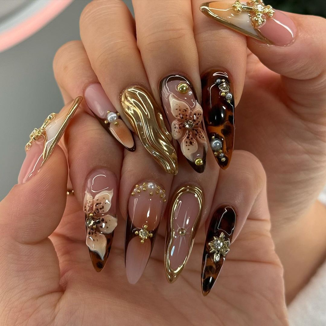 Gold Wave Floral Press On Nails | Elegant Wedding Press-On Nail Set | Luxurious Gold Bloom Design | OB91