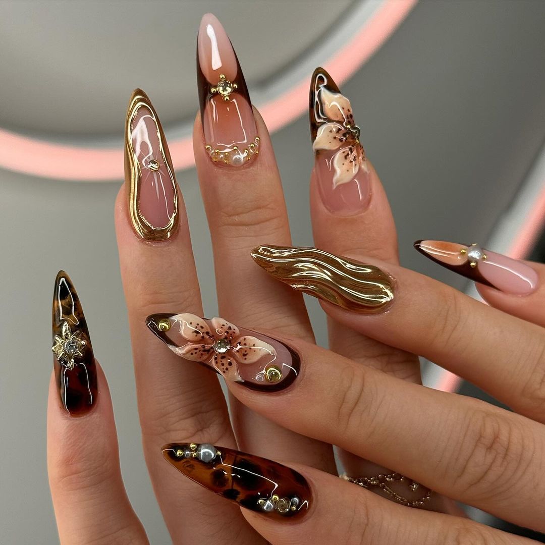 Gold Wave Floral Press On Nails | Elegant Wedding Press-On Nail Set | Luxurious Gold Bloom Design | OB91