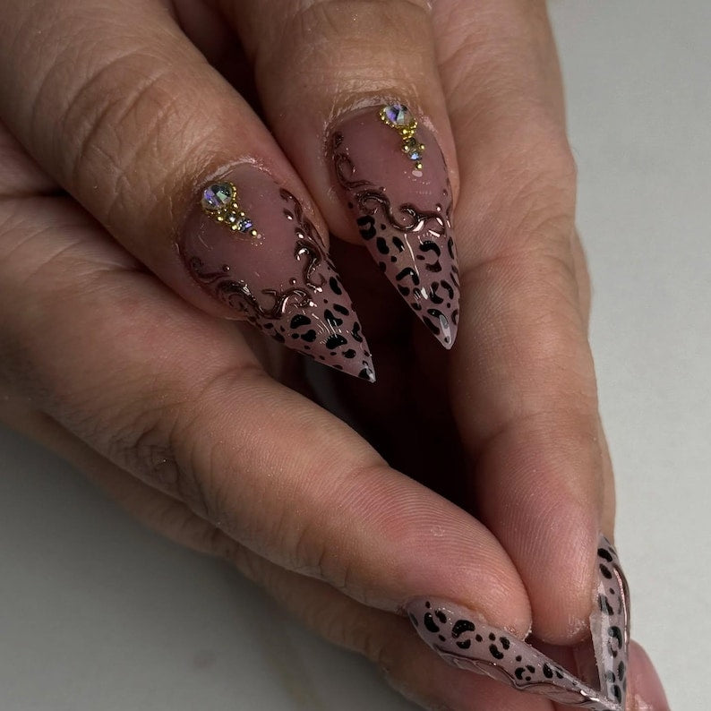 Elegant Festive Garland Press On Nails
