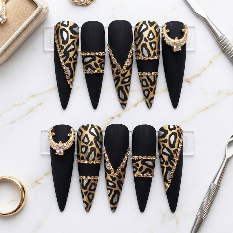 Elegant Pearl Bloom Press On Nails