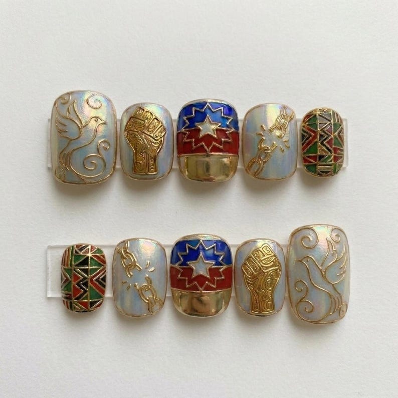 Elegant Heritage Symbolic Press On Nails