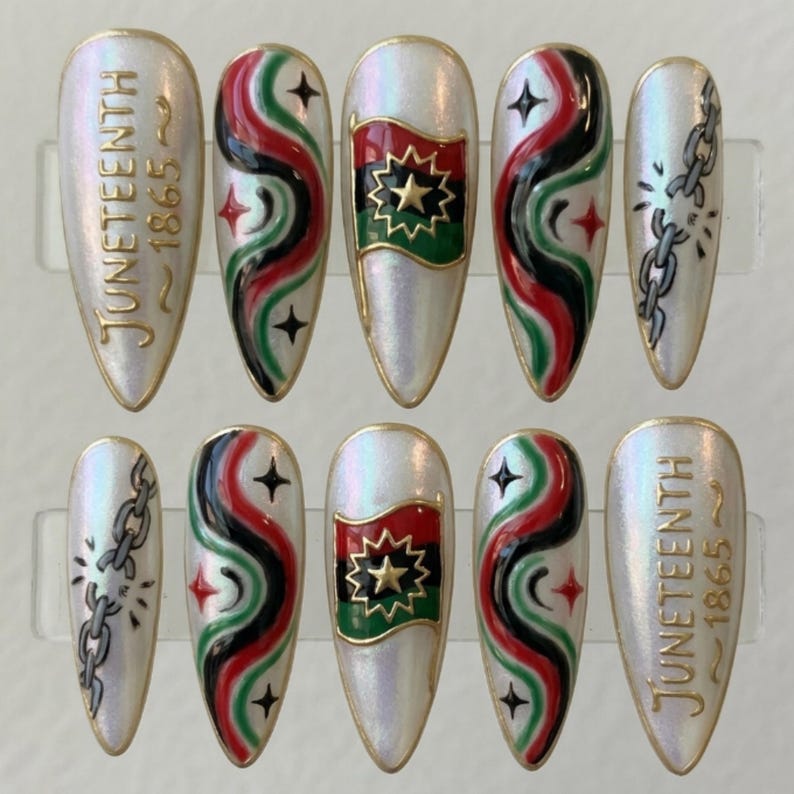 Elegant Heritage Wave Press On Nails