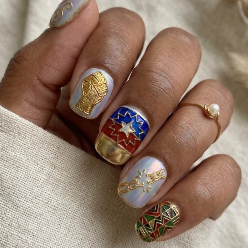 Elegant Heritage Symbolic Press On Nails