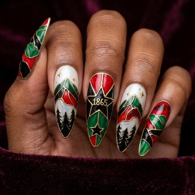Bold Mountain Landscape Press On Nails
