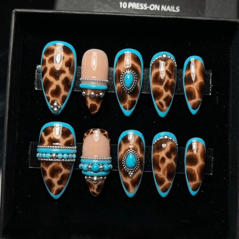 Festive Winter Wishes Press On Nails