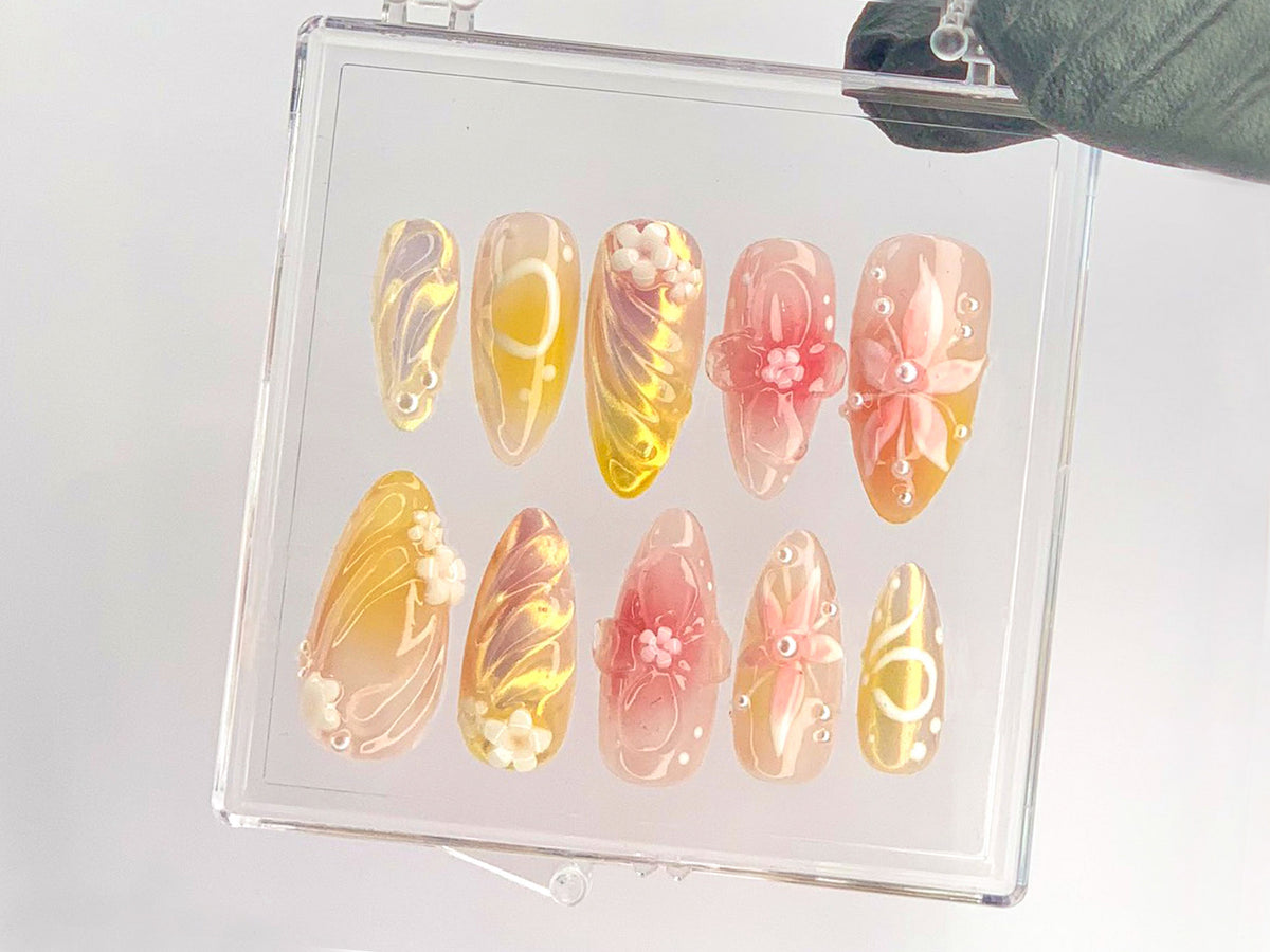 Floral Fantasy Press On Nails | Golden Elegance Fake nails| Chic Blossoms Nail Art | Pretty Petals Nail Charms | Wedding Nails | OC527YL